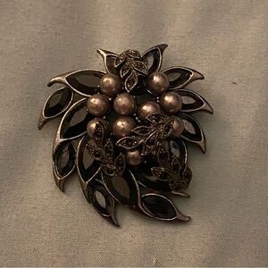 Vtg Floral Brooch Black Faceted Leaf Shape Beads Faux Pearls Goth Gothic READ